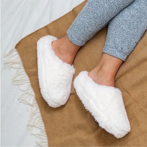 Cozy White Fuzzy Slippers - Picture 5 of 5
